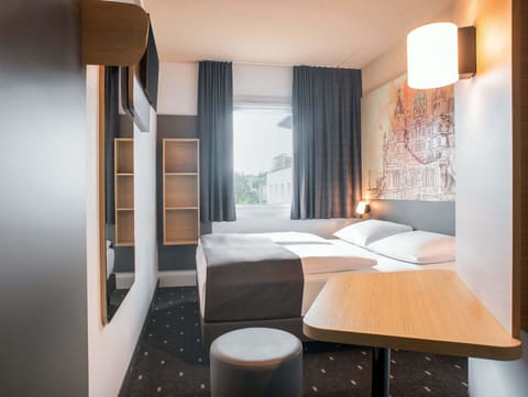 Double Room | Desk, soundproofing, WiFi (free), bed sheets