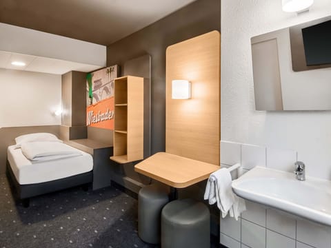 Desk, blackout drapes, soundproofing, free WiFi