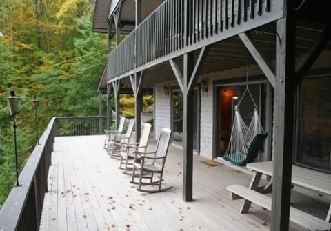 2nd level front porch