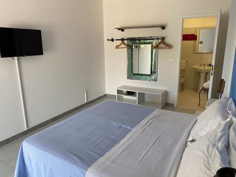 Economy Room | Premium bedding, rollaway beds, free WiFi, bed sheets