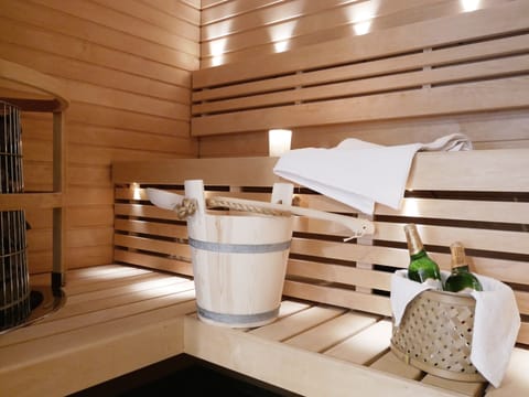 Shower, free toiletries, hair dryer, bidet