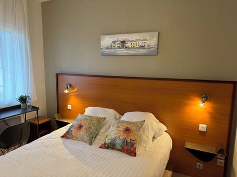 Standard Double Room | Desk, blackout drapes, free WiFi, bed sheets