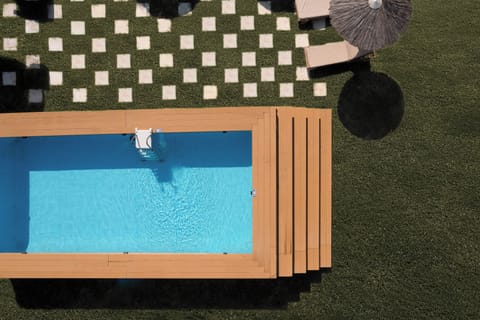 Seasonal outdoor pool, pool umbrellas