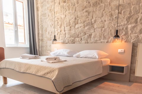 City Studio Suite | Desk, iron/ironing board, free WiFi, bed sheets