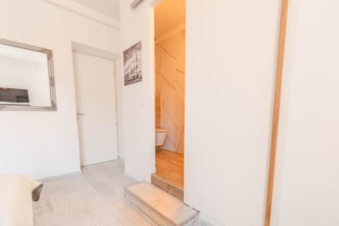 City Studio Suite | Desk, iron/ironing board, free WiFi, bed sheets