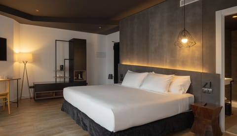 TAYKO EXTRA VIEW | Premium bedding, minibar, in-room safe, blackout drapes