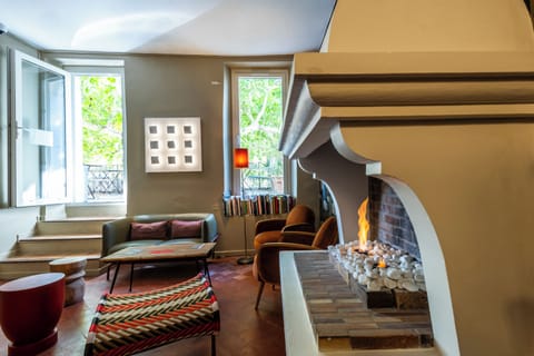 Lobby lounge