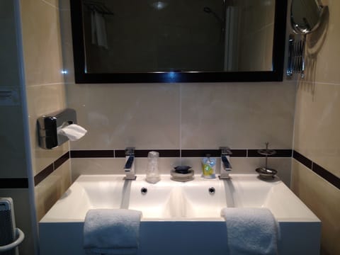 Junior Suite | Bathroom sink