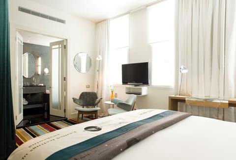 Classic Room | Premium bedding, down comforters, pillowtop beds, minibar