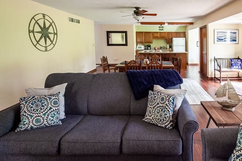 Spacious 2 bedroom loft with open kitchen, dining, living. private entrance 
