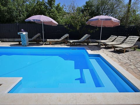 Water, Umbrella, Swimming Pool, Building, Plant, Azure, Shade, Outdoor Furniture, Rectangle, Sky