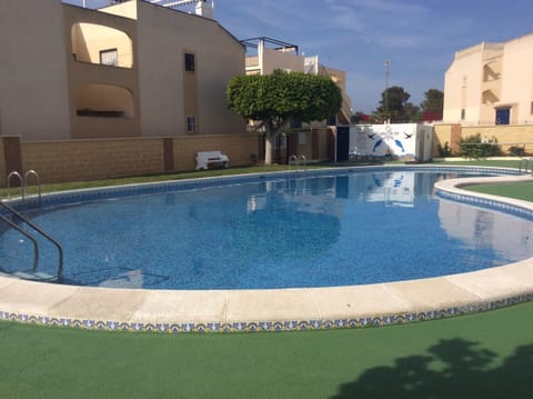 Benches and shaded areas and toilets around the pool 