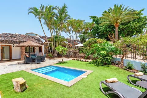 Villa with Private heated pool