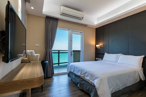 Comfort Double Room, 1 Double Bed, Non Smoking, Ocean View | Desk, blackout drapes, soundproofing, rollaway beds