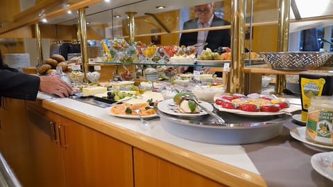 Free daily buffet breakfast