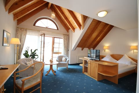 Comfort Double Room | Living area | LED TV