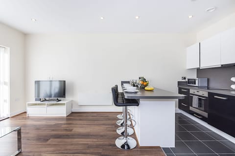 Executive Apartment, 2 Bedrooms, 2 Bathrooms, Garden View | 2 bedrooms, individually decorated, individually furnished