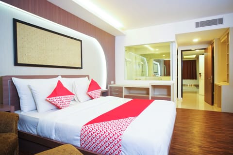 Family Suite | Desk, WiFi (free), bed sheets