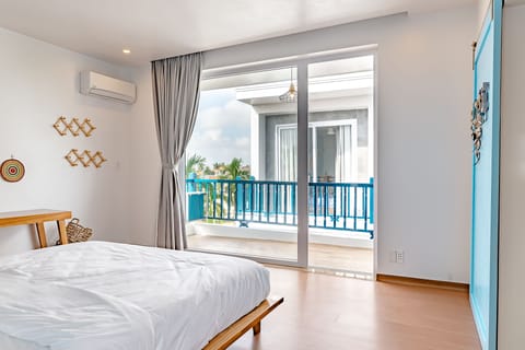 Design Studio, 1 King Bed, Garden View | Desk, free WiFi, bed sheets