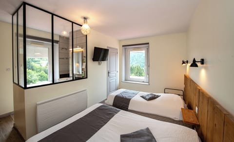 Triple Room | Individually decorated, desk, laptop workspace, blackout drapes