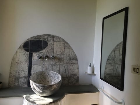 Studio Deluxe | Bathroom | Shower, hair dryer, bidet