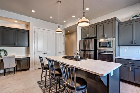 House, Multiple Beds (Quail Corner) | Private kitchen | Fridge, microwave, oven, stovetop