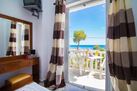 Apartment | In-room safe, desk, iron/ironing board, free WiFi