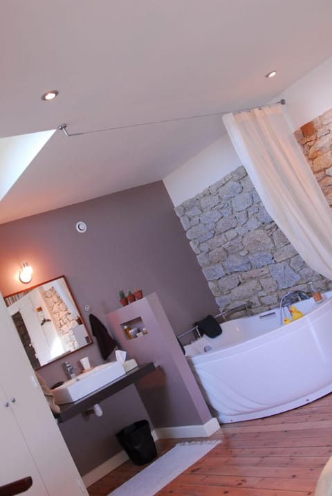 Loft (Chambre Loft) | Individually decorated, individually furnished, desk, free WiFi