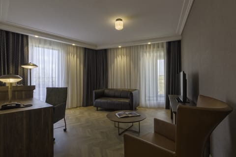 Grand Suite | Living room | 43-inch flat-screen TV with satellite channels, TV, heated floors