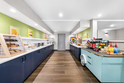 Free daily continental breakfast