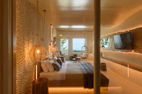 Luxury Suite, Hot Tub, Sea View | 1 bedroom, Egyptian cotton sheets, premium bedding, minibar