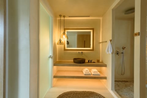 Luxury Suite, Hot Tub, Sea View | Bathroom | Shower, rainfall showerhead, free toiletries, hair dryer