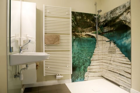 Comfort Double Room, 2 Twin Beds, Non Smoking, Garden View | Bathroom shower