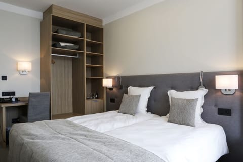 Comfort Double Room, 2 Twin Beds, Non Smoking, Garden View | Minibar, desk, blackout drapes, soundproofing