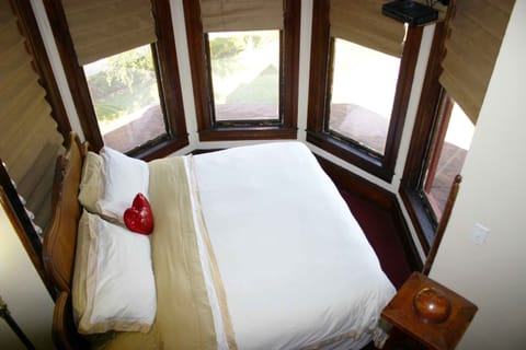 Room 10 | Egyptian cotton sheets, premium bedding, individually decorated