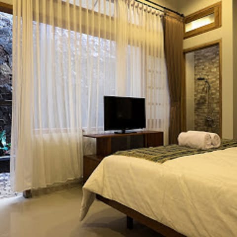 Deluxe Double or Twin Room | In-room safe, free WiFi, bed sheets
