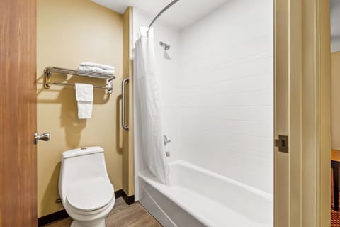 Studio Suite, 1 King Bed, Non Smoking | Bathroom | Free toiletries, hair dryer, towels