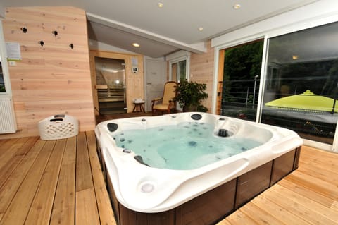 Indoor spa tub