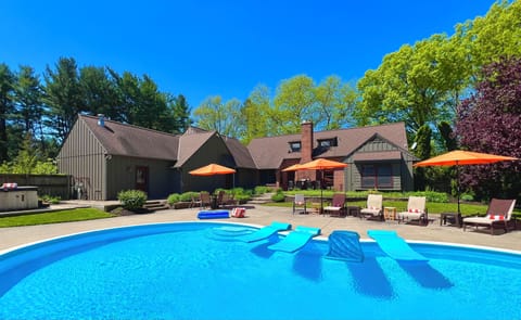 BACKYARD: pool, hot tub, privacy fence (pet proof), grill, dining for 18  