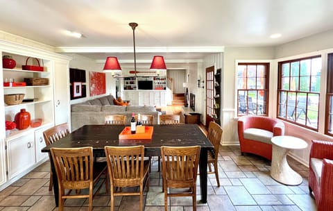 KITCHEN/GREAT ROOM: table seats 12 with leaves, SMART TV, bluetooth speakers