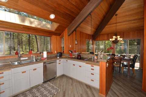 Large kitchen, granite countertops, tons of storage, fully equipped