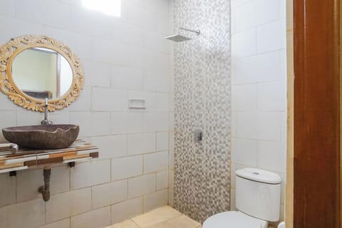 Double Room | Bathroom | Shower, towels