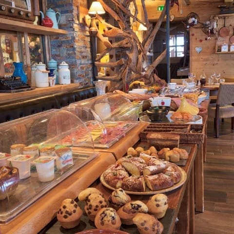 Daily local cuisine breakfast for a fee