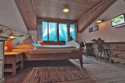 Exclusive Double Room, Non Smoking (Holunder) | Hypo-allergenic bedding, in-room safe, free WiFi, bed sheets