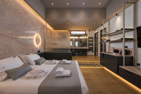 Luxury Studio Suite, 1 Queen Bed, Jetted Tub | Premium bedding, in-room safe, blackout drapes, soundproofing