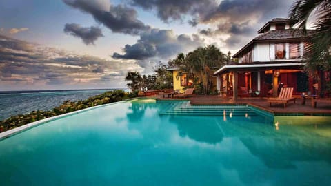 Fuego del Mar; beautiful luxury villa overlooking the sea. Style and service.