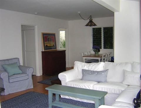 Front Room W/ Roomy Sectional Couch and Ocean Views!