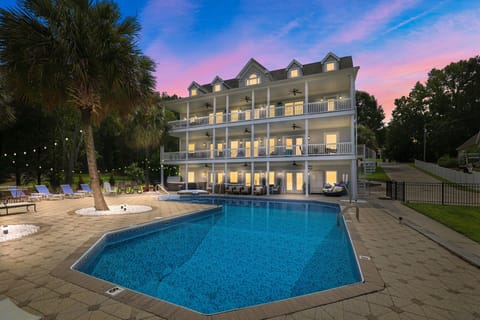 Dusk Pool, Verandas, Grill, Hot Tub