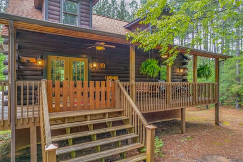 Large, very private log cabin with acres and acres of woods behind the cabin!