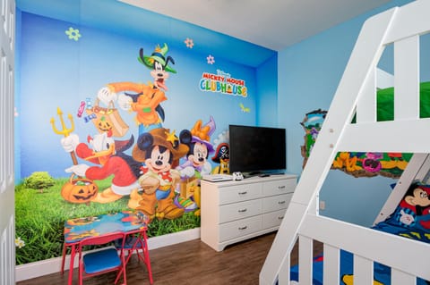 Disney themed bedroom with 50" Smart TV, XBox One S, toddler furniture & more